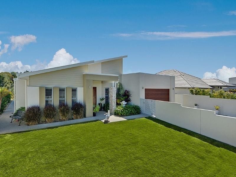 8 Millennium Circuit, Pelican Waters QLD 4551