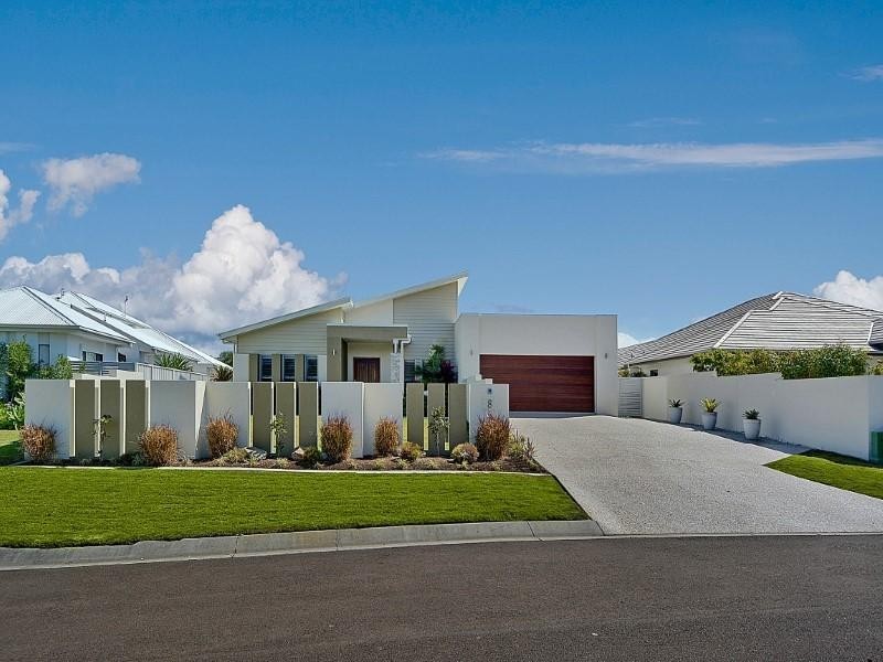 8 Millennium Circuit, Pelican Waters QLD 4551
