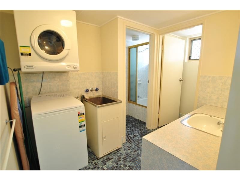2/ 12 Esplanade Headland, Kings Beach QLD 4551