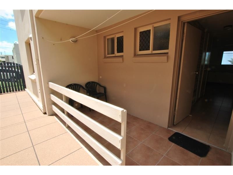 2/ 12 Esplanade Headland, Kings Beach QLD 4551