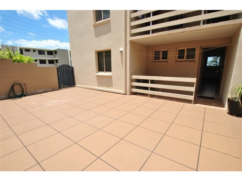 2/ 12 Esplanade Headland, Kings Beach QLD 4551