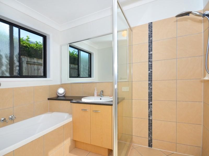 32 Montserrat Crescent, Caloundra West QLD 4551