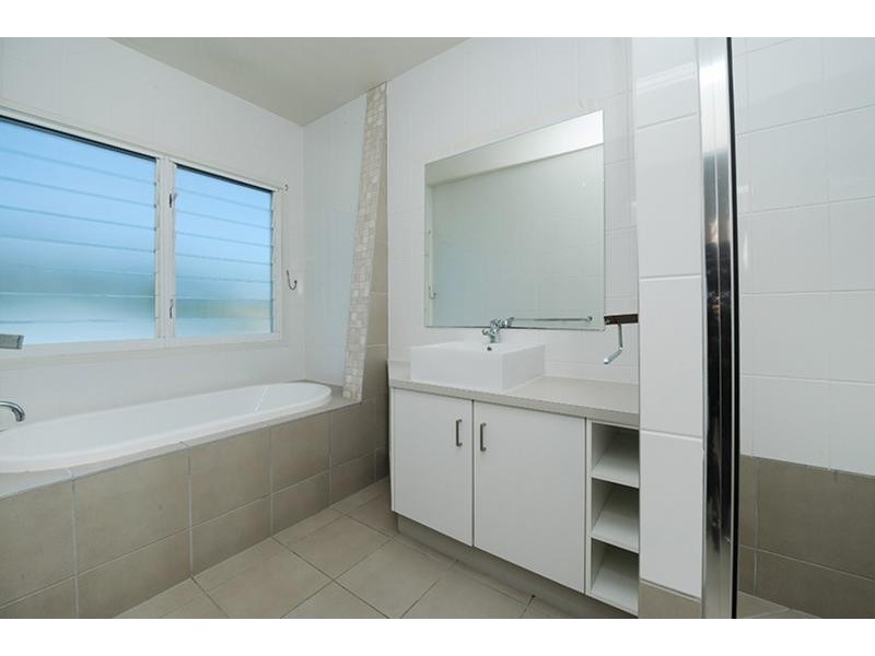 6 Mornington Court, Little Mountain QLD 4551