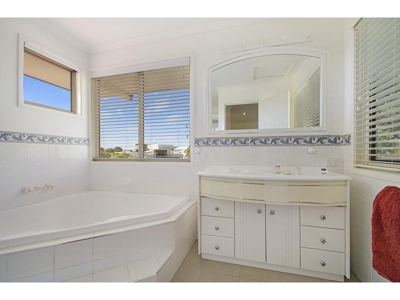 8 Norfolk Court, Pelican Waters QLD 4551