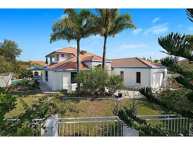 8 Norfolk Court, Pelican Waters QLD 4551