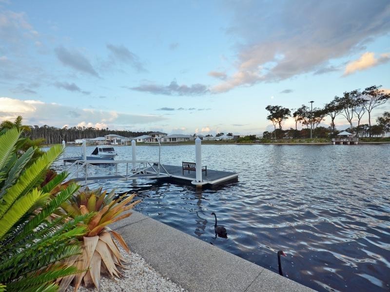 14 North Point Crescent, Pelican Waters QLD 4551