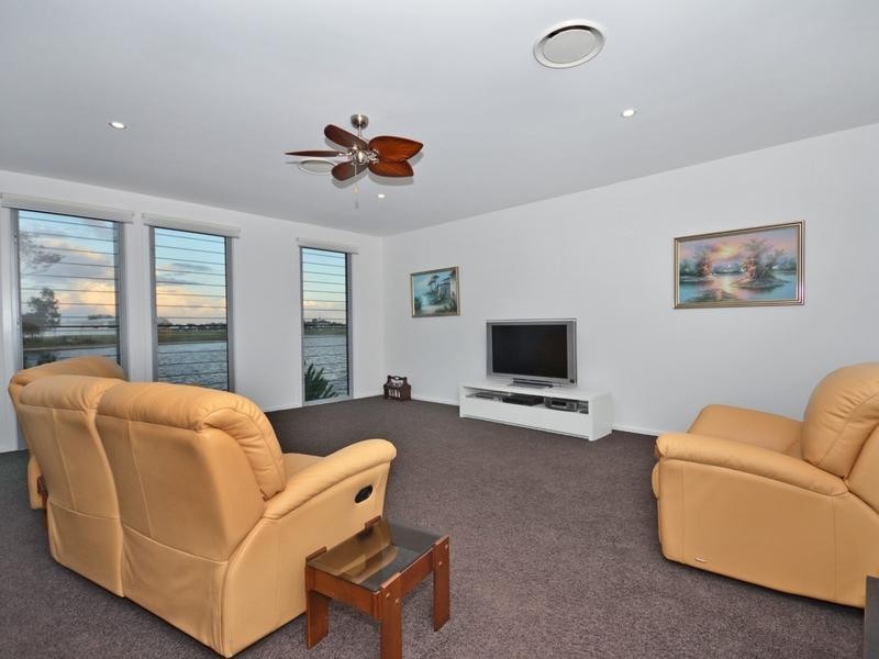 14 North Point Crescent, Pelican Waters QLD 4551