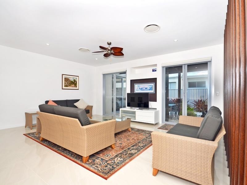 14 North Point Crescent, Pelican Waters QLD 4551