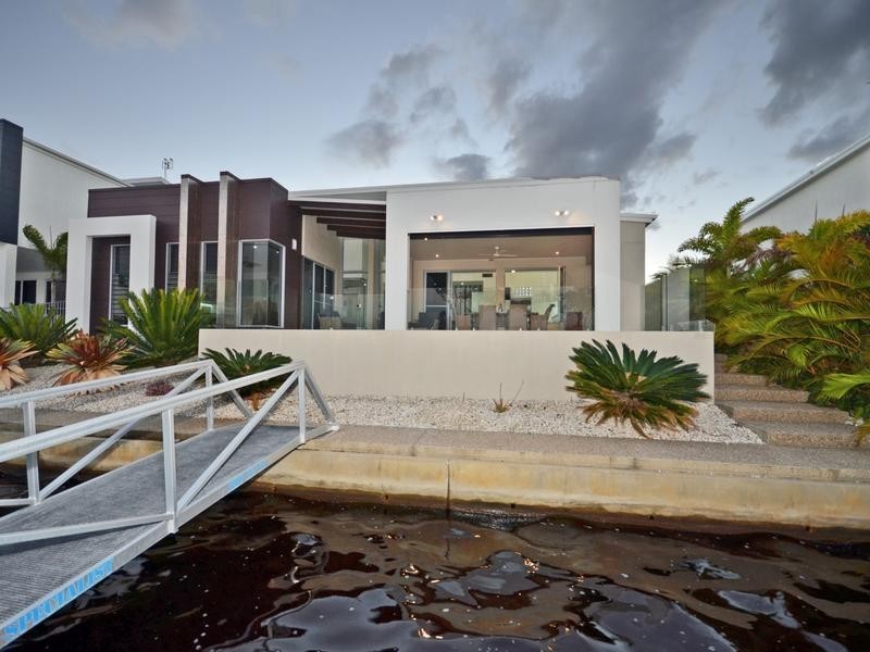 14 North Point Crescent, Pelican Waters QLD 4551