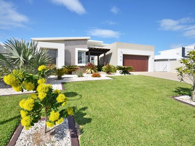 14 North Point Crescent, Pelican Waters QLD 4551