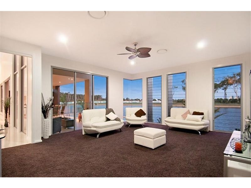 14 North Point Crescent, Pelican Waters QLD 4551