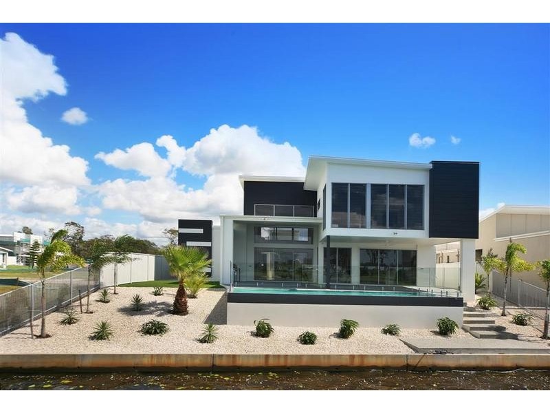 12 North Point Crescent, Pelican Waters QLD 4551