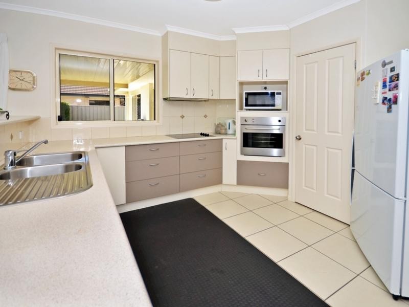 32 Oxford Parade, Pelican Waters QLD 4551