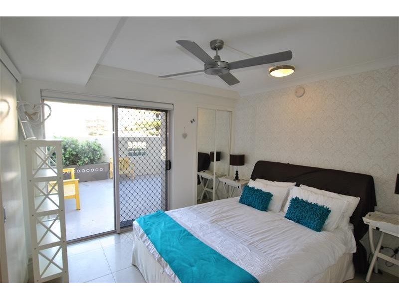 2/ 1 Esplanade Bulcock Beach, Caloundra QLD 4551