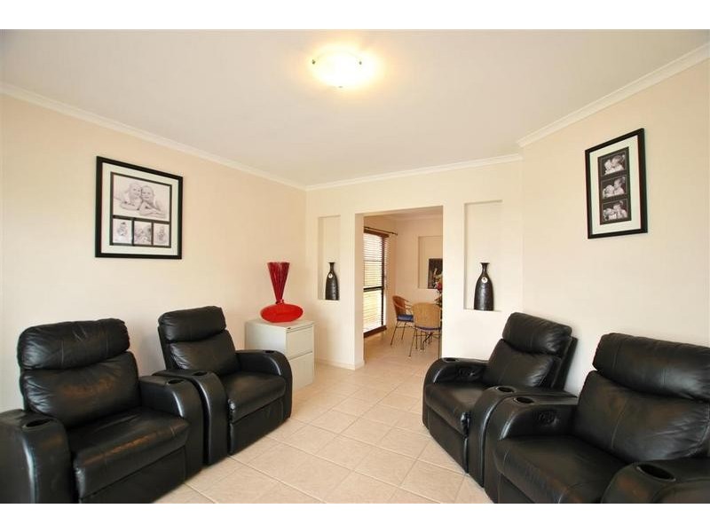 8 Parsons Close, Pelican Waters QLD 4551