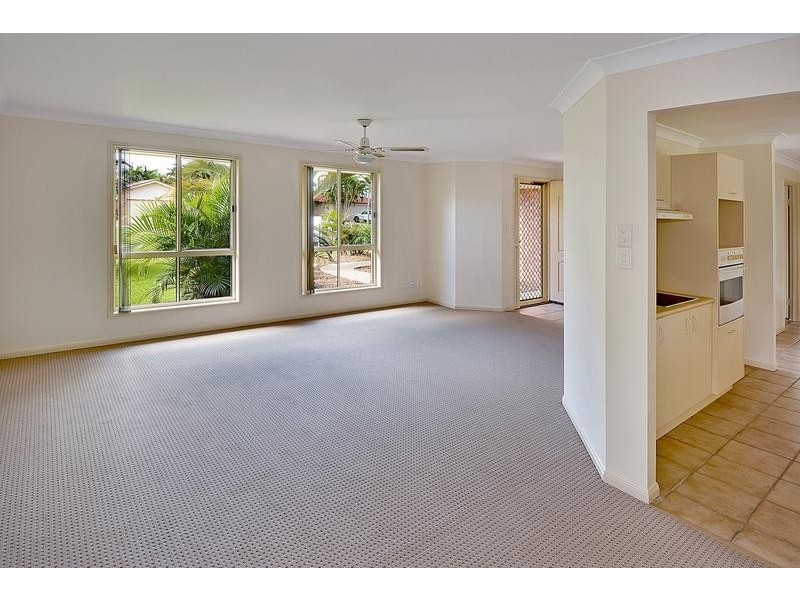 8 Pegwell Place, Currimundi QLD 4551