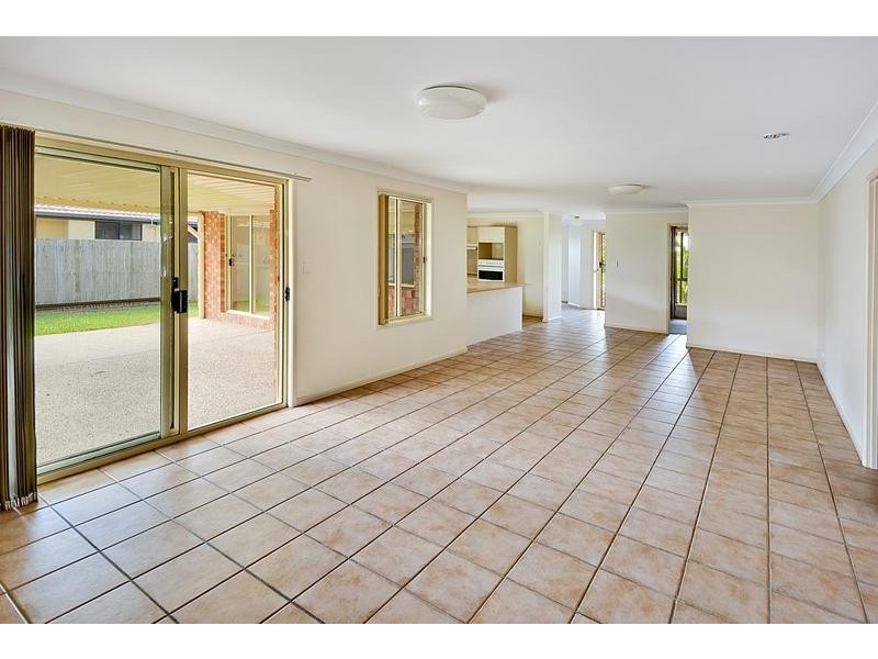 8 Pegwell Place, Currimundi QLD 4551