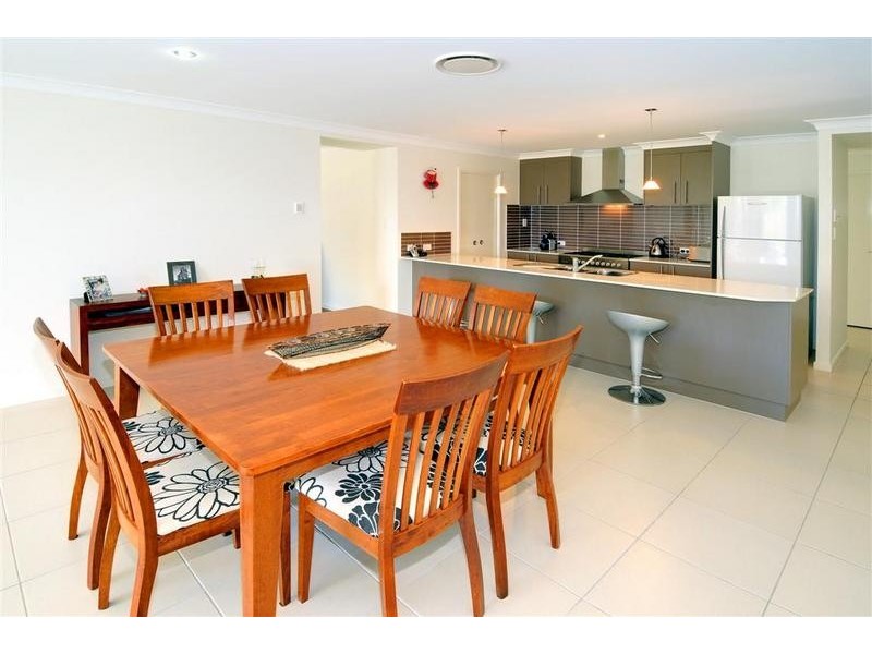 11 Rebecca Street, Little Mountain QLD 4551