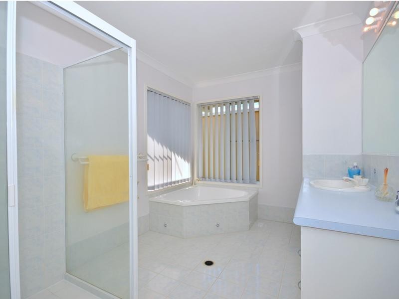 1A Rosegum Street, Little Mountain QLD 4551