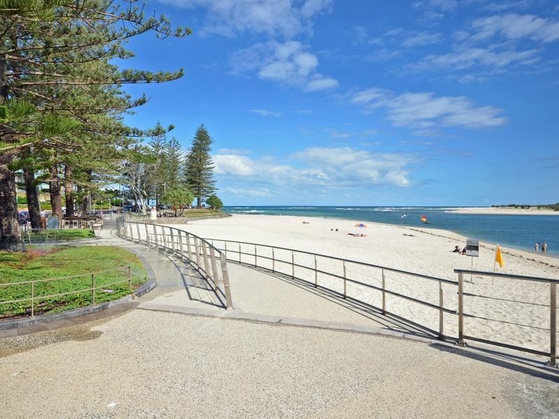 215/ 10 Leeding Terrace, Caloundra QLD 4551