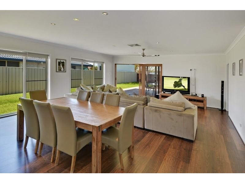 5 Rutherford Place, Pelican Waters QLD 4551