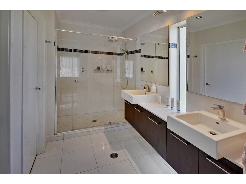 5 Rutherford Place, Pelican Waters QLD 4551