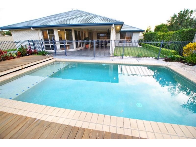 4 Rutherford Place, Pelican Waters QLD 4551