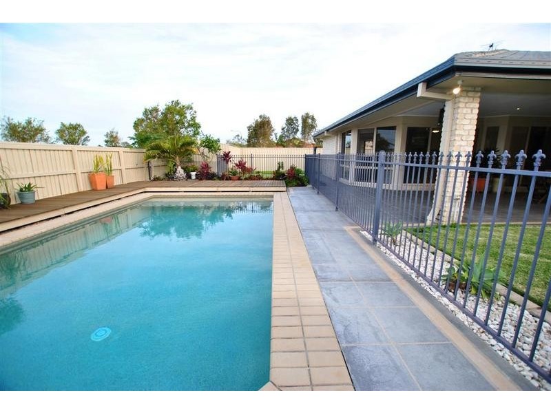 4 Rutherford Place, Pelican Waters QLD 4551