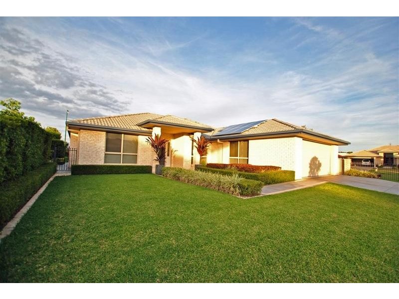 4 Rutherford Place, Pelican Waters QLD 4551