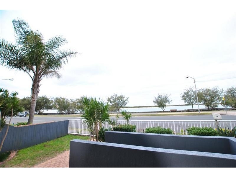 4/ 8 Esplanade, Golden Beach QLD 4551