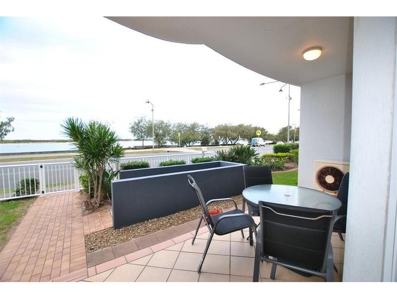 4/ 8 Esplanade, Golden Beach QLD 4551
