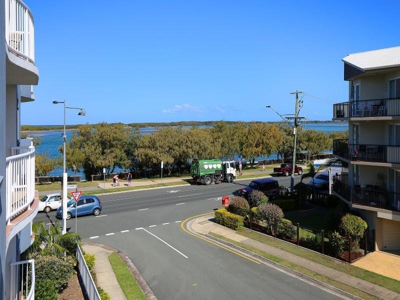 9/ 8 Esplanade, Golden Beach QLD 4551