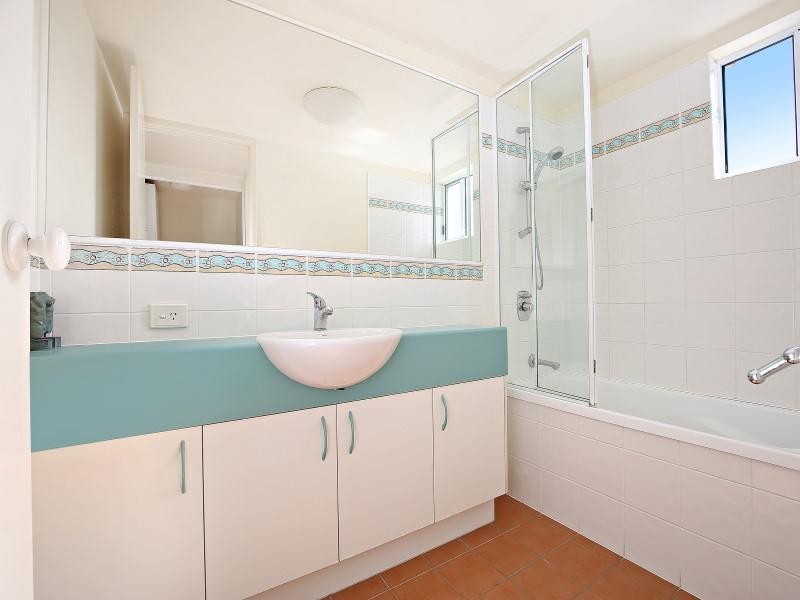 9/ 8 Esplanade, Golden Beach QLD 4551