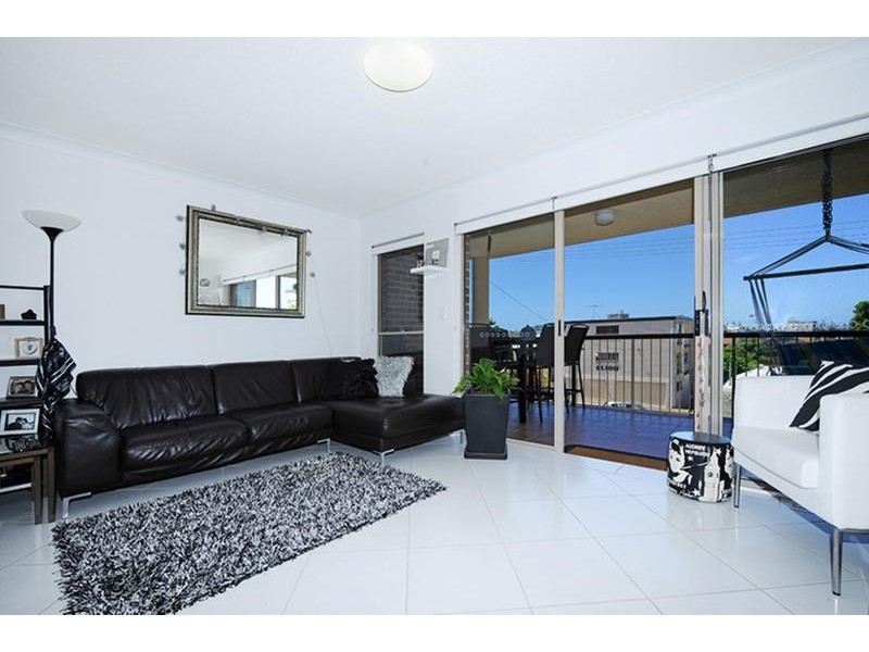 1/ 10 Mahia Terrace, Kings Beach QLD 4551