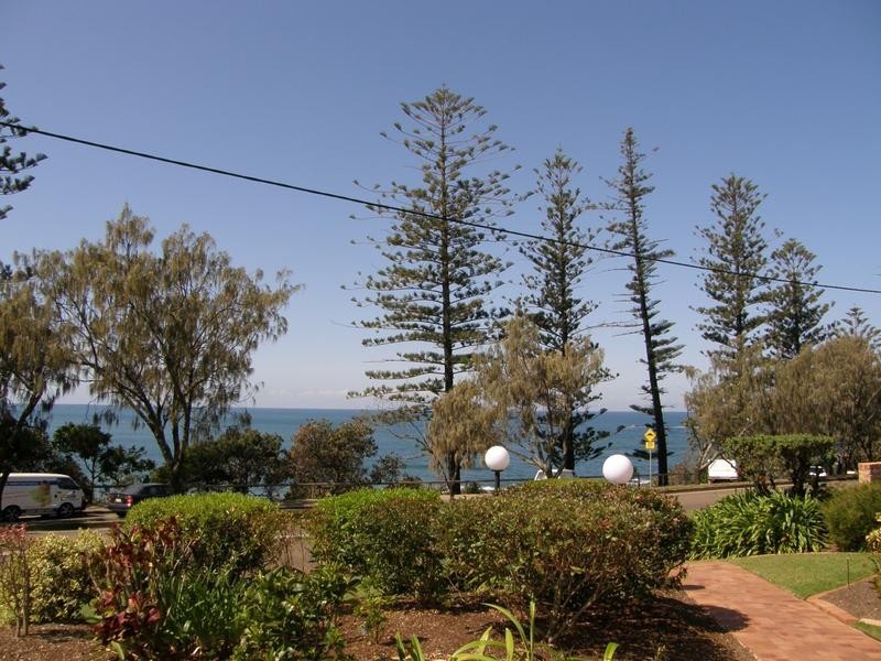 2/ 32 Victoria Terrace, Kings Beach QLD 4551