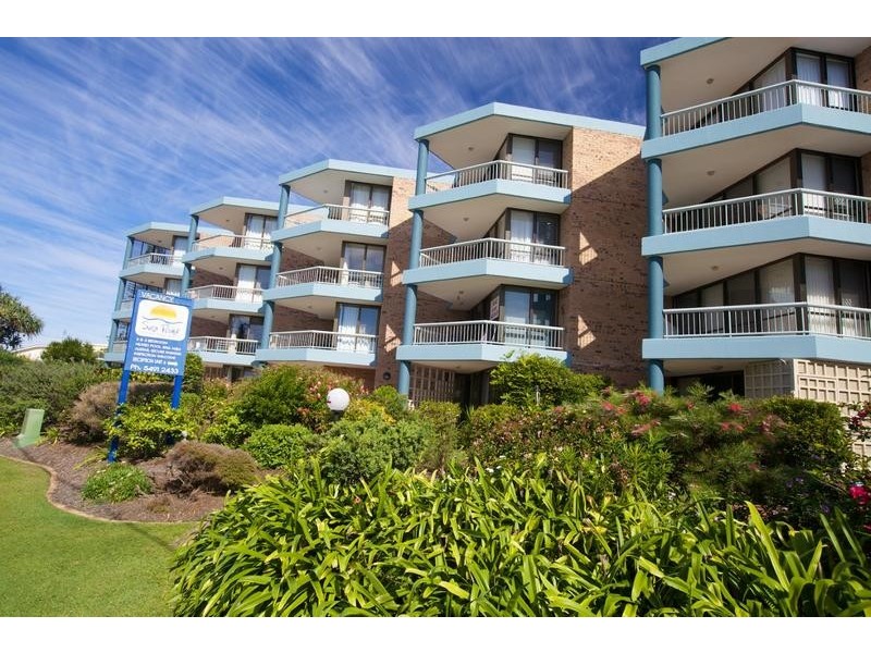 2/ 32 Victoria Terrace, Kings Beach QLD 4551