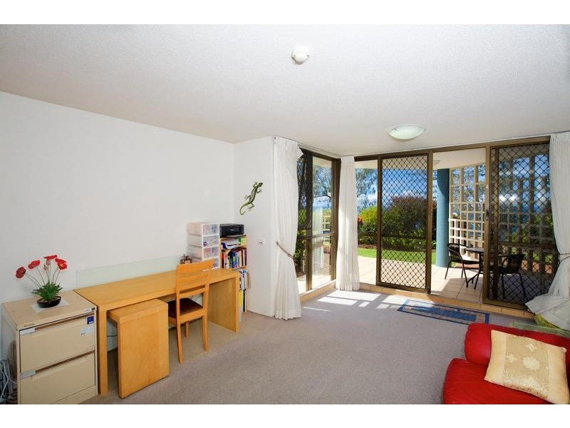 2/ 32 Victoria Terrace, Kings Beach QLD 4551