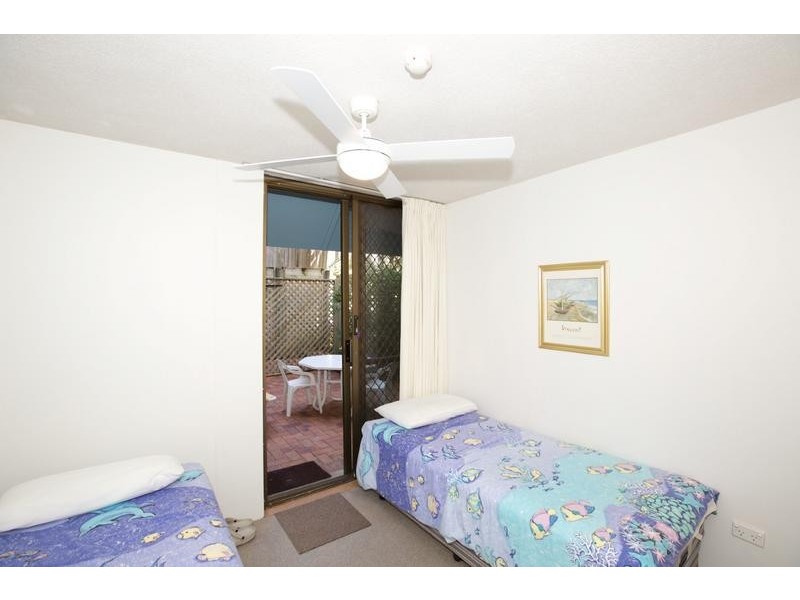 2/ 32 Victoria Terrace, Kings Beach QLD 4551