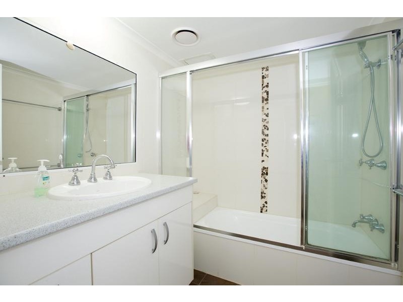 2/ 32 Victoria Terrace, Kings Beach QLD 4551