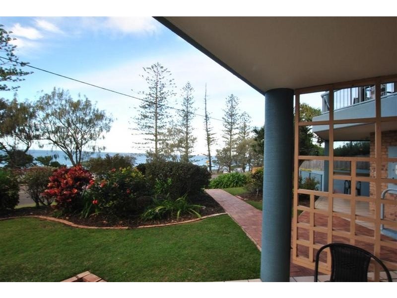 2/ 32 Victoria Terrace, Kings Beach QLD 4551