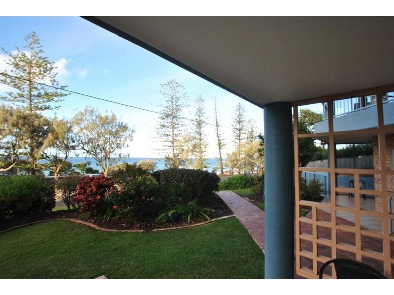 2/ 32 Victoria Terrace, Kings Beach QLD 4551