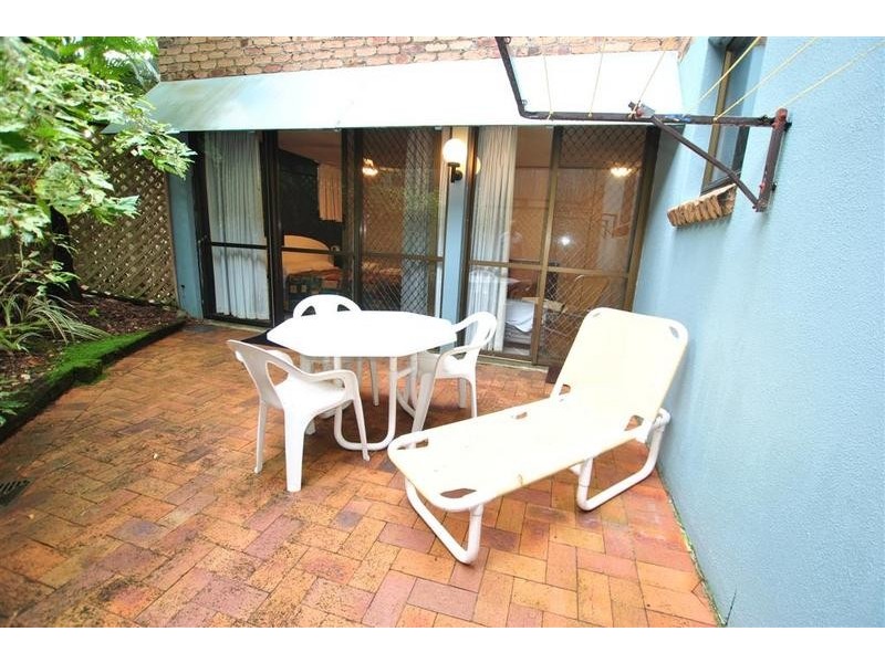 2/ 32 Victoria Terrace, Kings Beach QLD 4551