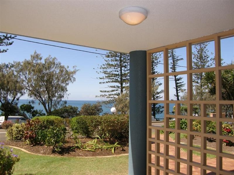 2/ 32 Victoria Terrace, Kings Beach QLD 4551