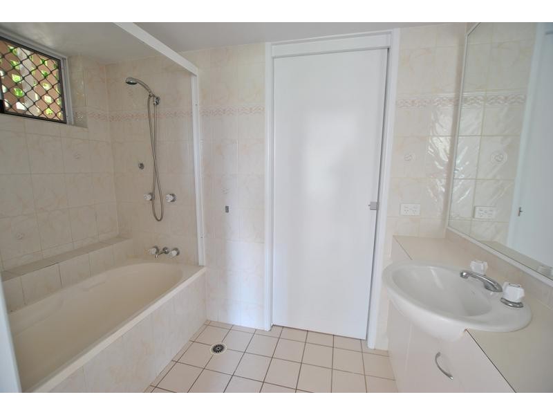 1/ 13 Arthur Street, Kings Beach QLD 4551