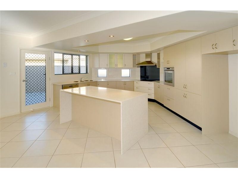 25 Sovereign Circuit, Pelican Waters QLD 4551