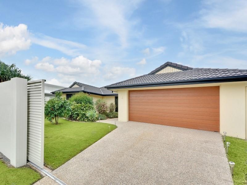 3 Sovereign Circuit, Pelican Waters QLD 4551