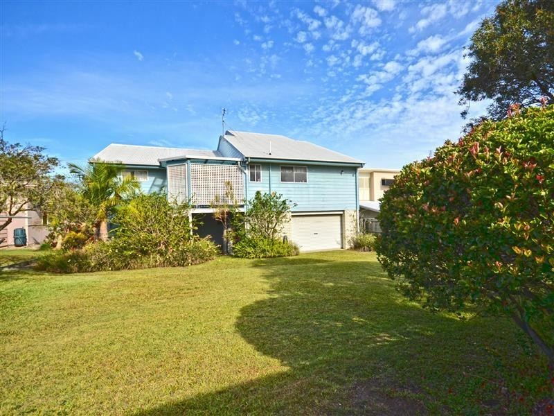 4 Stanley Street, Dicky Beach QLD 4551