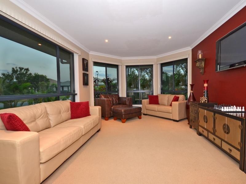 7 Stingray Harbour Court, Pelican Waters QLD 4551