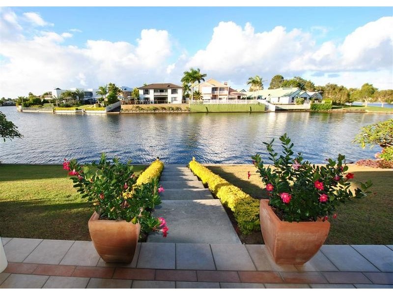 15 Stirling Castle Court, Pelican Waters QLD 4551