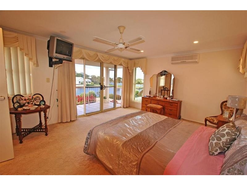 15 Stirling Castle Court, Pelican Waters QLD 4551